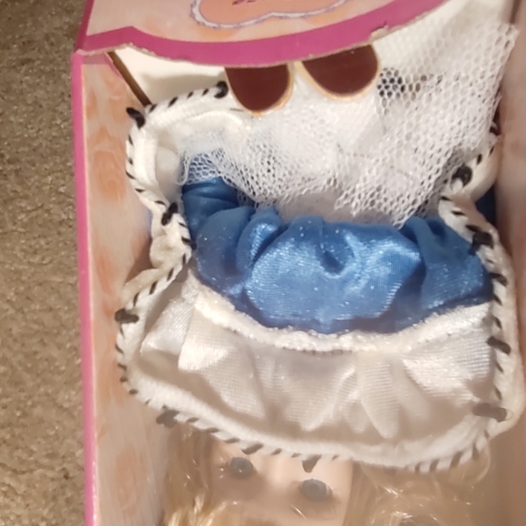 Vintage Rose Collection porcelain doll limited edition still in box - Picture 5 of 10